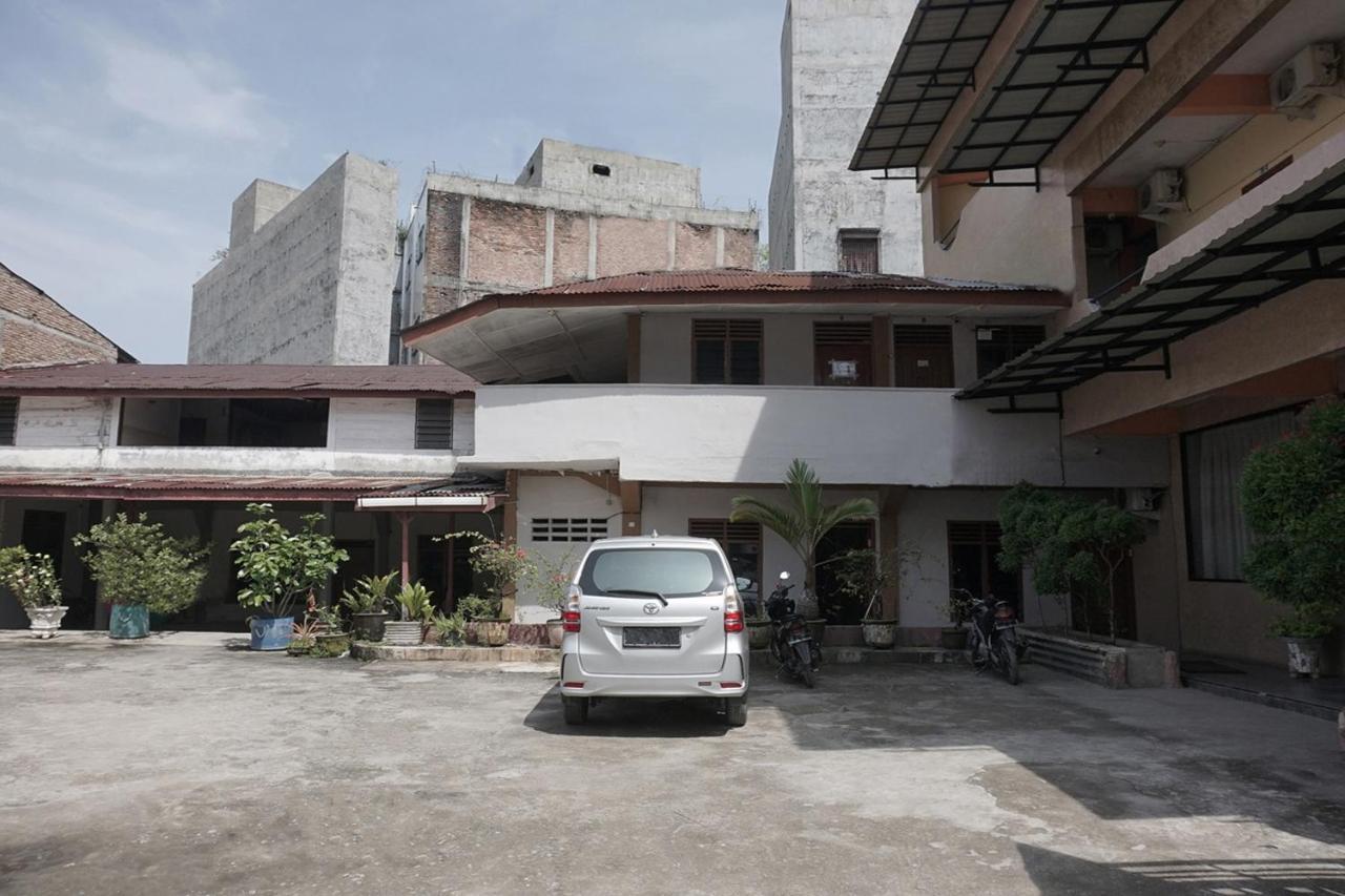 Oyo 2200 Hotel Gunung Sari Rantauprapat Exterior foto